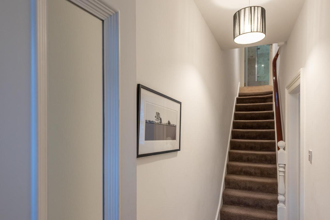 Perfectly Located 4 Storey Townhouse With 2 Parking Spaces In Central Χαρογκέιτ Εξωτερικό φωτογραφία