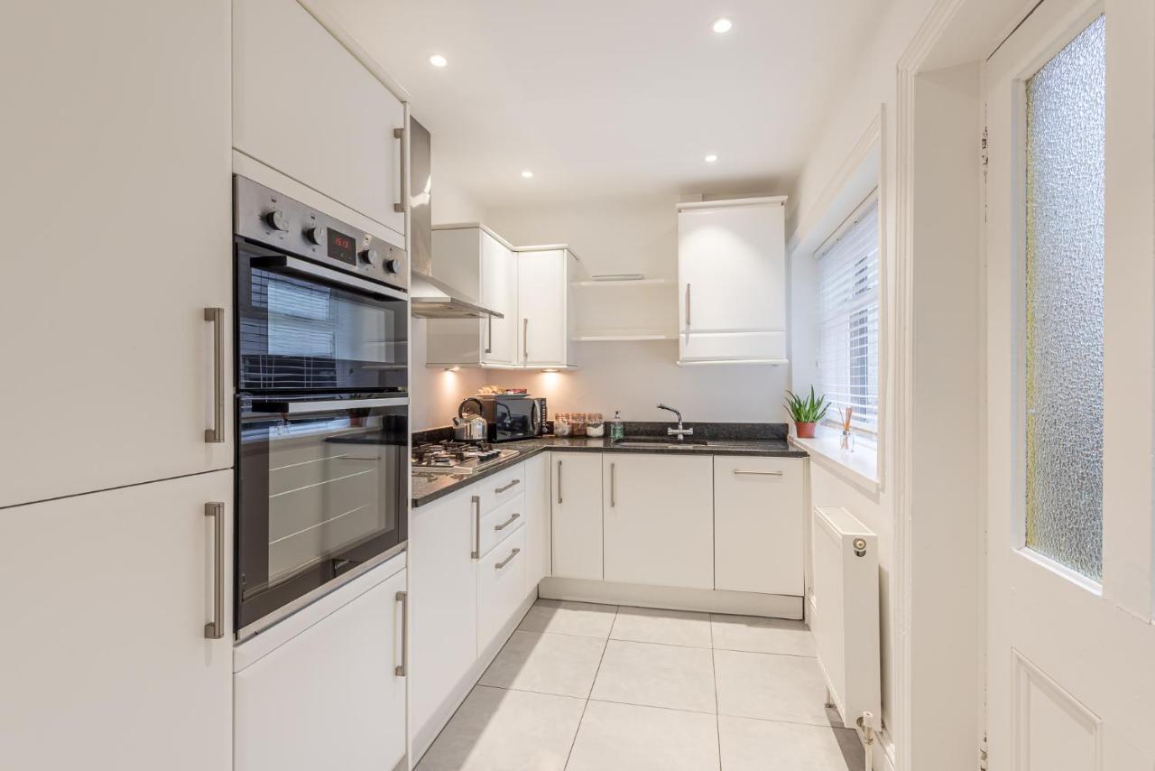 Perfectly Located 4 Storey Townhouse With 2 Parking Spaces In Central Χαρογκέιτ Εξωτερικό φωτογραφία