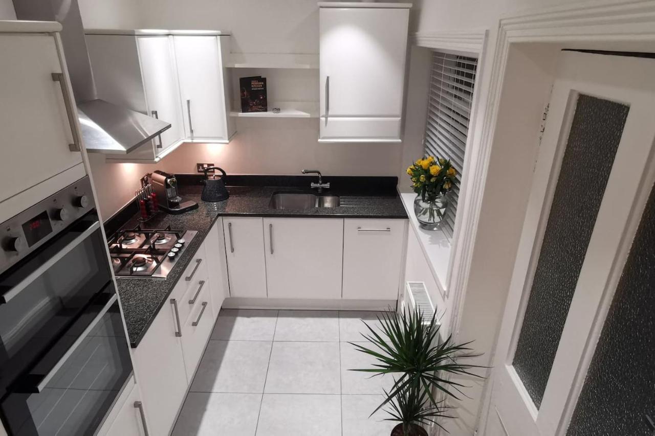 Perfectly Located 4 Storey Townhouse With 2 Parking Spaces In Central Χαρογκέιτ Εξωτερικό φωτογραφία