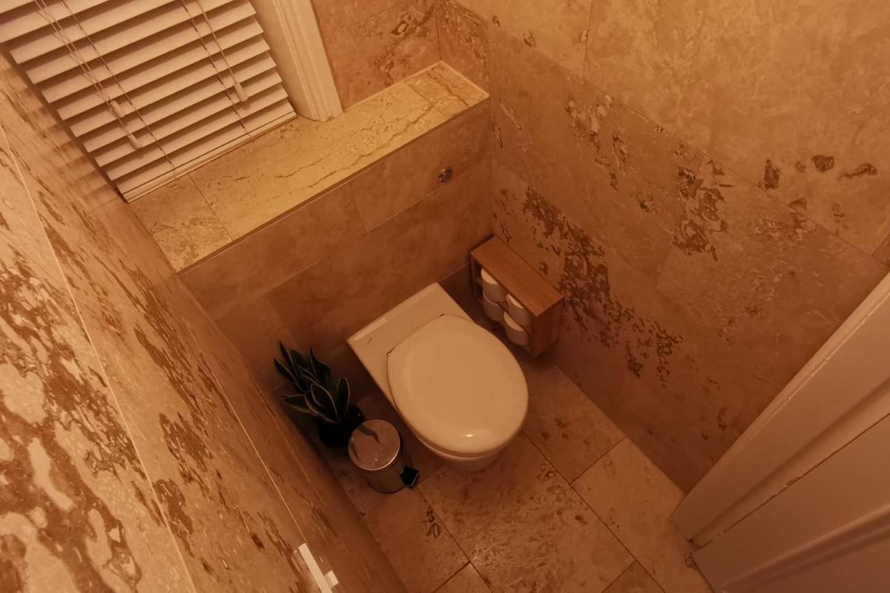 Perfectly Located 4 Storey Townhouse With 2 Parking Spaces In Central Χαρογκέιτ Εξωτερικό φωτογραφία