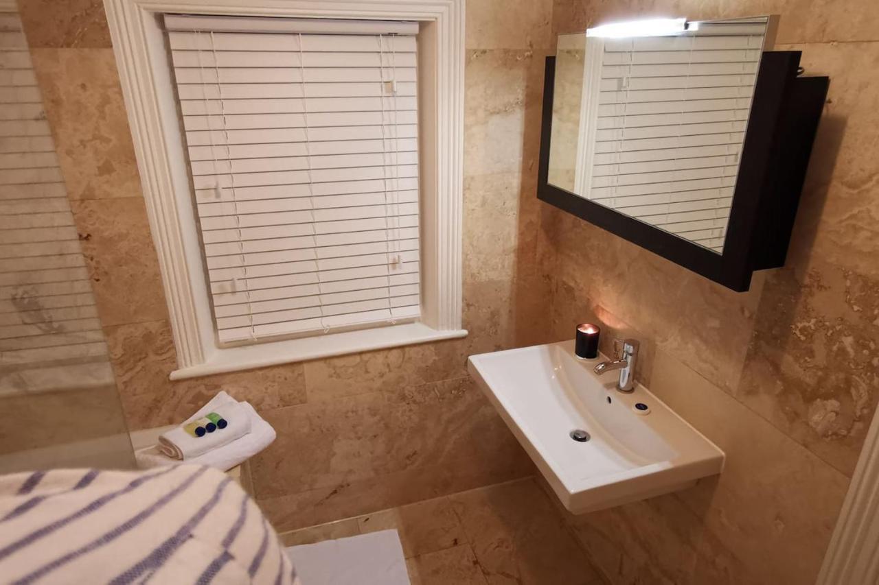 Perfectly Located 4 Storey Townhouse With 2 Parking Spaces In Central Χαρογκέιτ Εξωτερικό φωτογραφία