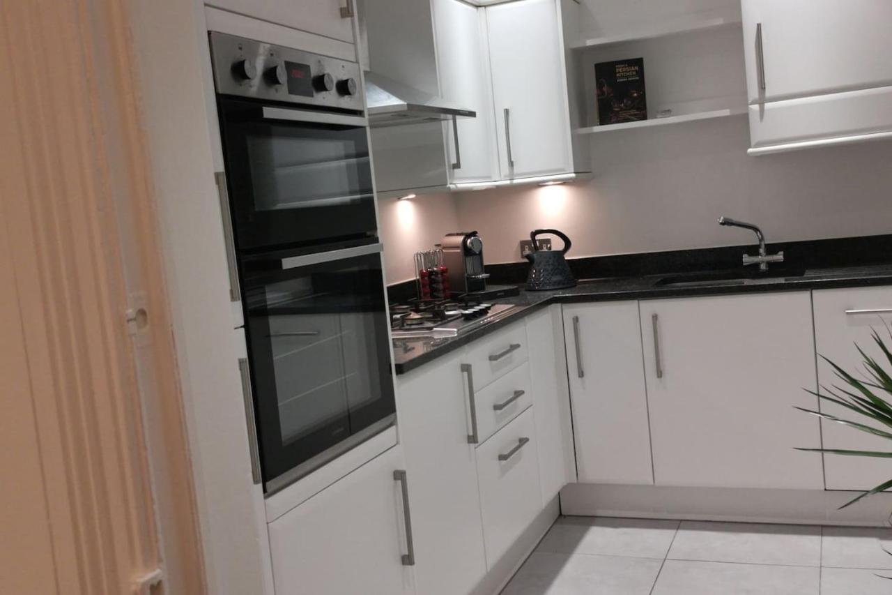 Perfectly Located 4 Storey Townhouse With 2 Parking Spaces In Central Χαρογκέιτ Εξωτερικό φωτογραφία