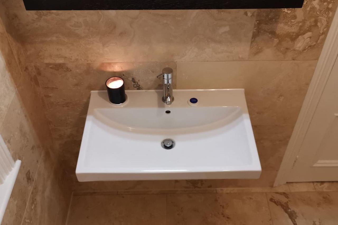 Perfectly Located 4 Storey Townhouse With 2 Parking Spaces In Central Χαρογκέιτ Εξωτερικό φωτογραφία